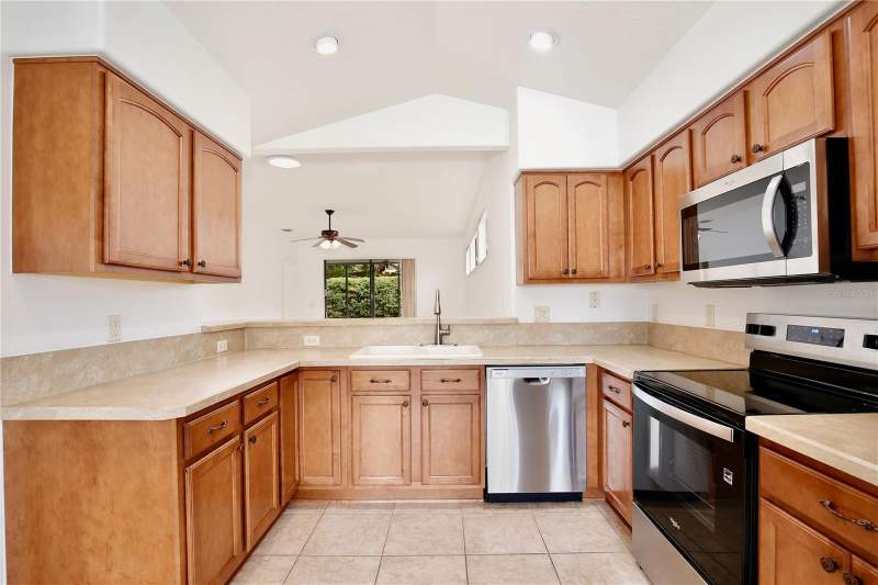 3 bedroom Single Family Residence at 27210 Stoney Brook Drive, Leesburg Legacy Of Leesburg Unit 07, Leesburg — photo 5