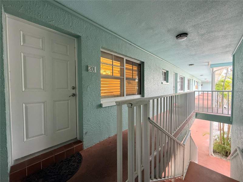 1 bedroom Condo - Hotel at 19417 Gulf Boulevard #D201, Barefoot Beach Resort Of Indian Shores, Indian Rocks Beach — photo 2