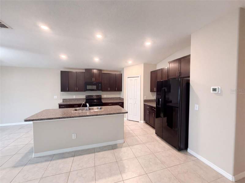 4 bedroom Single Family Residence at 39693 Harvest Creek Lane, Hidden River Ph 2, Zephyrhills — photo 2