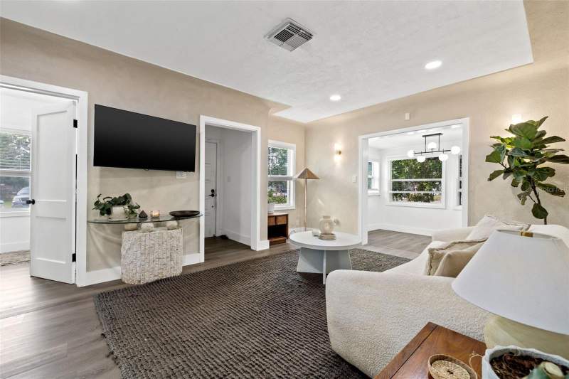 3 bedroom Single Family Residence at 3731 6th Avenue, McLeods Add, St Petersburg — photo 5