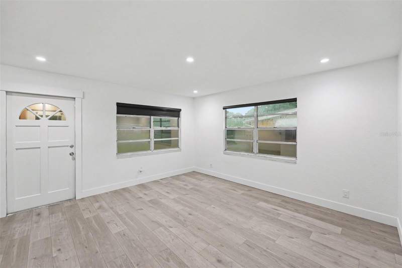 3 bedroom Single Family Residence at 131 Emerald Lane, Village Green Sub, Largo — photo 4