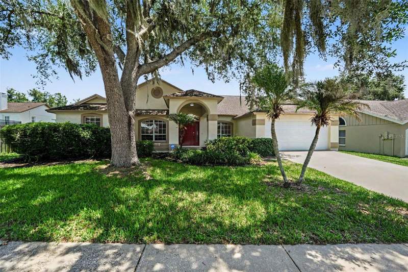 4 bedroom Single Family Residence at 2909 Starmount Drive, Buckhorn Fifth Add Unit 1, Valrico — photo 2