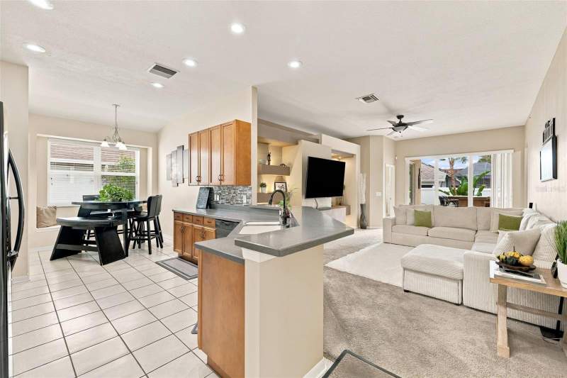 4 bedroom Single Family Residence at 35136 Deerfield Oaks Drive, Lake Bernadette Parcels 17 & 18A, Zephyrhills — photo 4