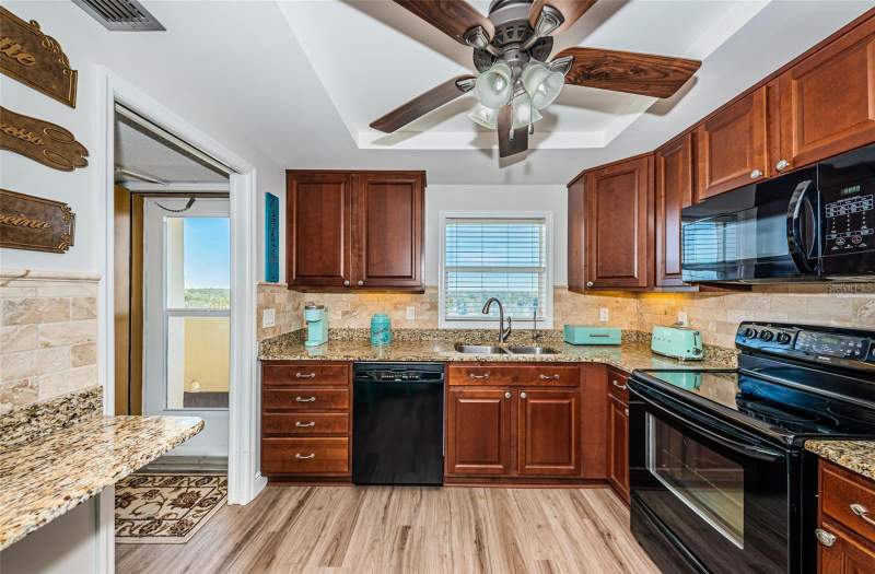 2 bedroom Condominium at 4575 Cove Circle #1003, Heritage House The Condo, St Petersburg — photo 2