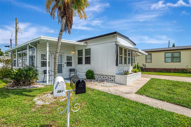 2 bedroom Mobile Home at 259 Inner Drive, Colonial Manor, Venice — photo 2