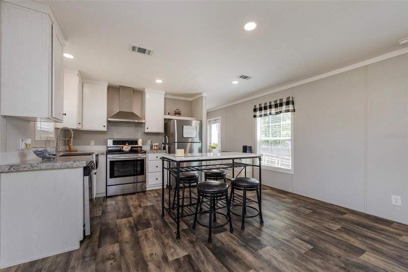 2 bedroom Manufactured Home at 8207 Charlin Parkway, Charlin Park Third Add, Orlando — photo 3