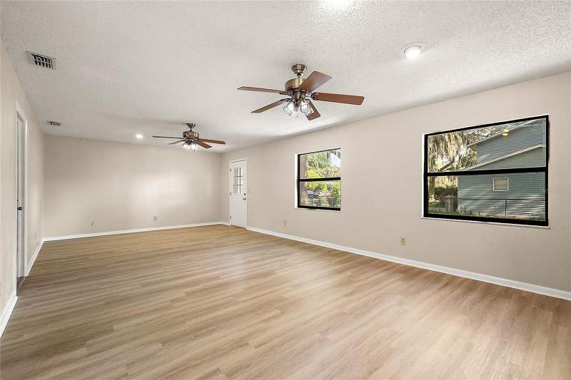 3 bedroom Single Family Residence at 17911 Beach Street, Silver Beach Heights, Umatilla — photo 4