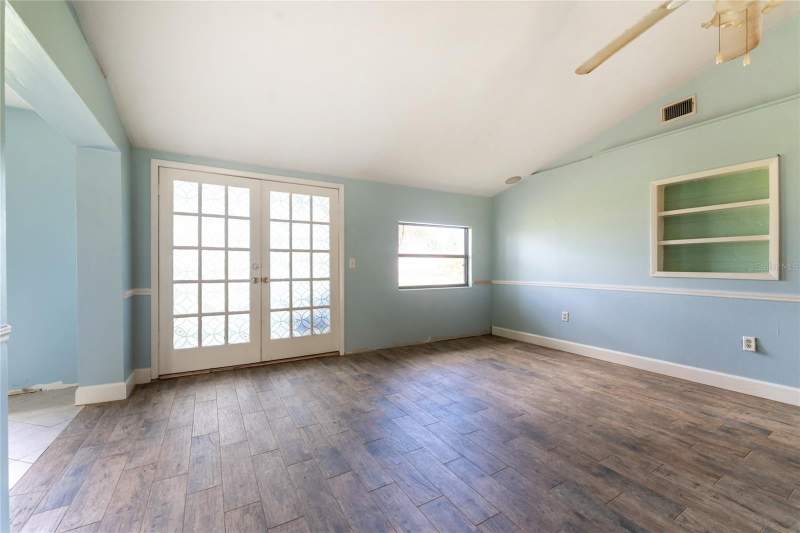 4 bedroom Single Family Residence at 8409 Roosevelt Street, Groveland, Englewood — photo 4