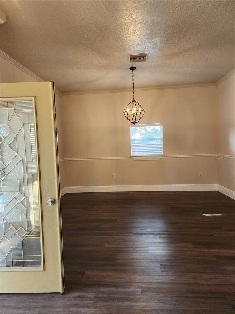 5 bedroom Single Family Residence at 24247 Wolf Branch Road, Acreage & Unrec, Sorrento — photo 4