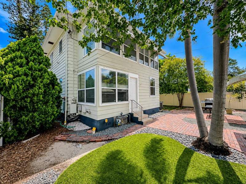 4 bedroom Single Family Residence at 400 20th Street, Bronx, St Petersburg — photo 4