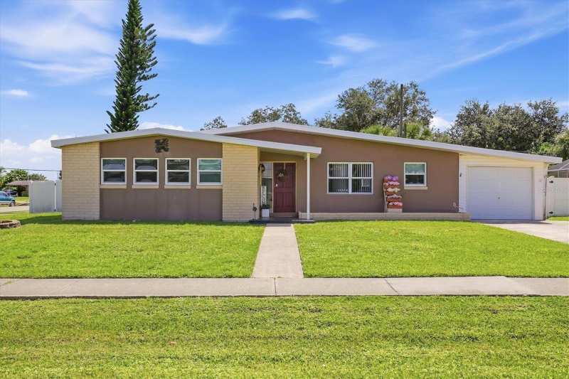 3 bedroom Single Family Residence at 2424 Warne Street, Port Charlotte Sec 045, Port Charlotte — photo 1