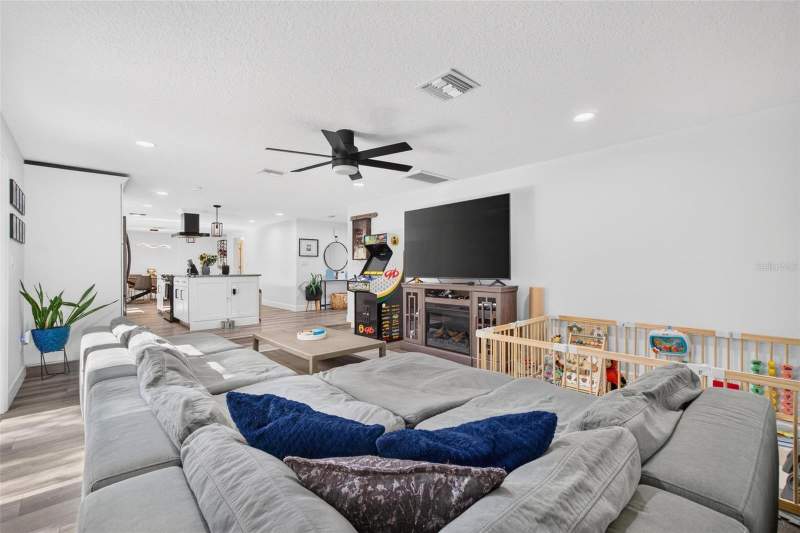 3 bedroom Single Family Residence at 1002 N Florida Avenue, Sunset Hills 2nd Add, Tarpon Springs — photo 3
