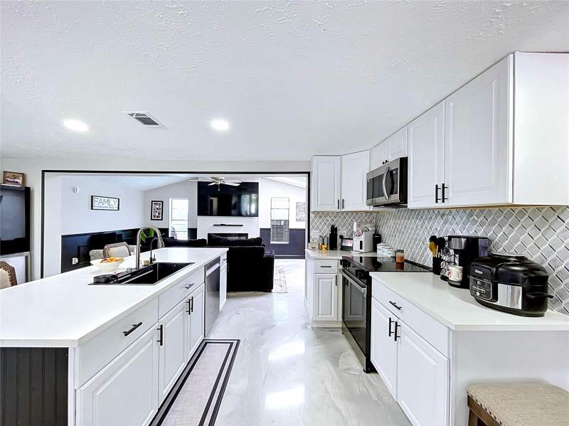 3 bedroom Single Family Residence at 6950 Southwind Drive, Sea Pines Sub, Hudson — photo 4