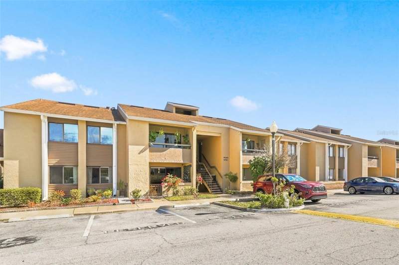 2 bedroom Condominium at 5195 Vineland Road #B102, Tamarind, Orlando — photo 2