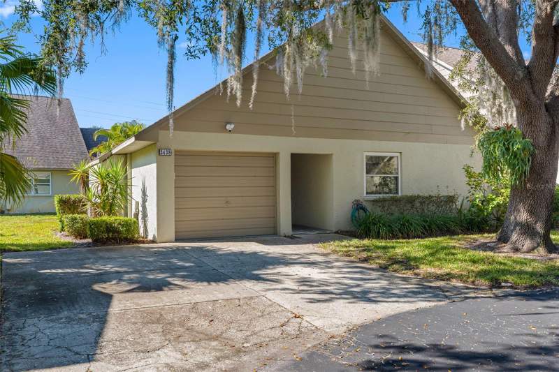 Chateaux Woods Condo
