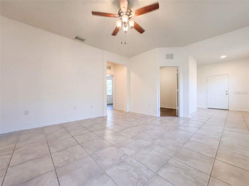 3 bedroom Single Family Residence at 6308 Magnolia Park Boulevard, Magnolia Park Southeast D, Riverview — photo 3