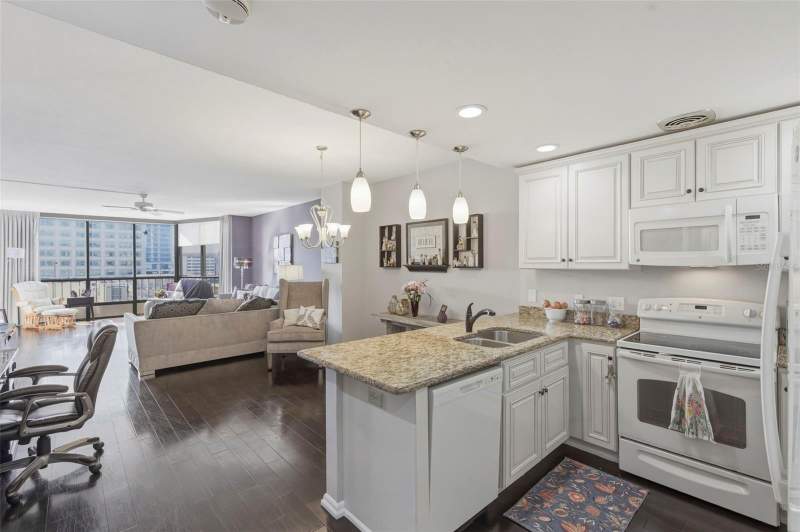 1 bedroom Condominium at 1 Beach Drive #1109, Bayfront Tower Condo, St Petersburg — photo 3