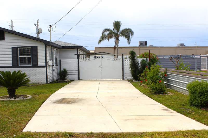 3 bedroom Single Family Residence at 8512 Sunbeam Lane, Rainbow Court Sub, Tampa — photo 4