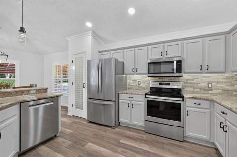 522 Loma Paseo Drive, The Villages FL - photo 6 of 55