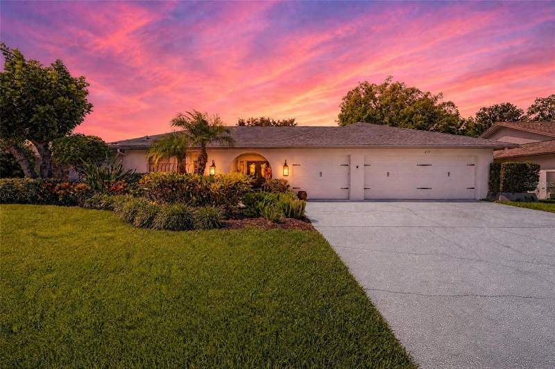 5 bedroom Single Family Residence at 2717 Redford Court, Countryside Tracts 92/93-Ii Iii/94-Ii III, Clearwater — photo 3