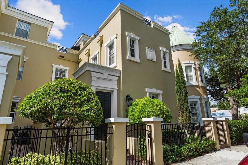 3 bedroom Townhouse at 2419 Victoria Gardens Lane, Victoria Park Soho Twnhms, Tampa — photo 2