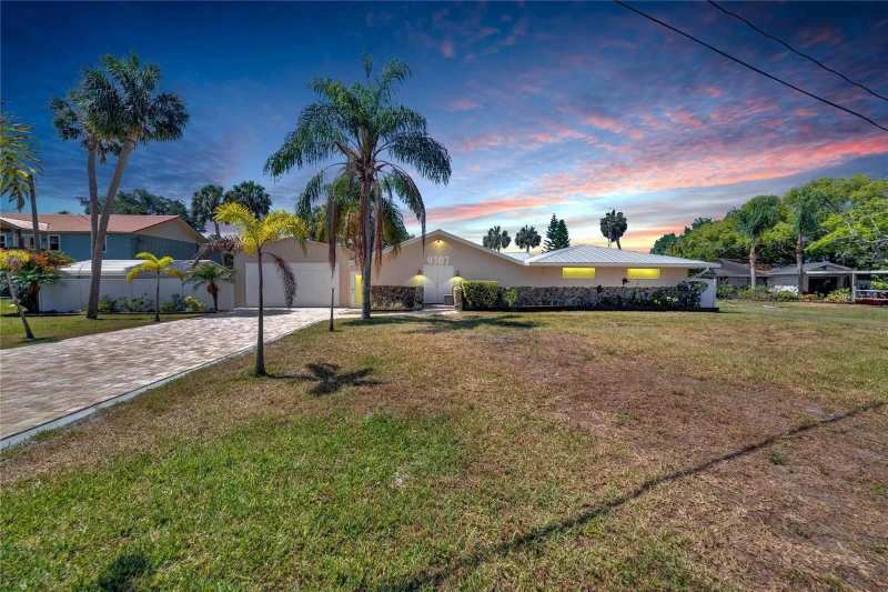 3 bedroom Single Family Residence at 9307 River Cove Drive, Riverview, Riverview — photo 1