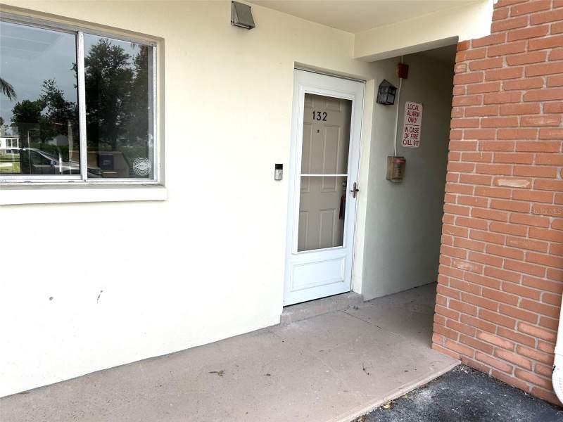 2 bedroom Condominium at 4520 Overlook Drive #132, Lake Overlook Apts, St Petersburg — photo 2