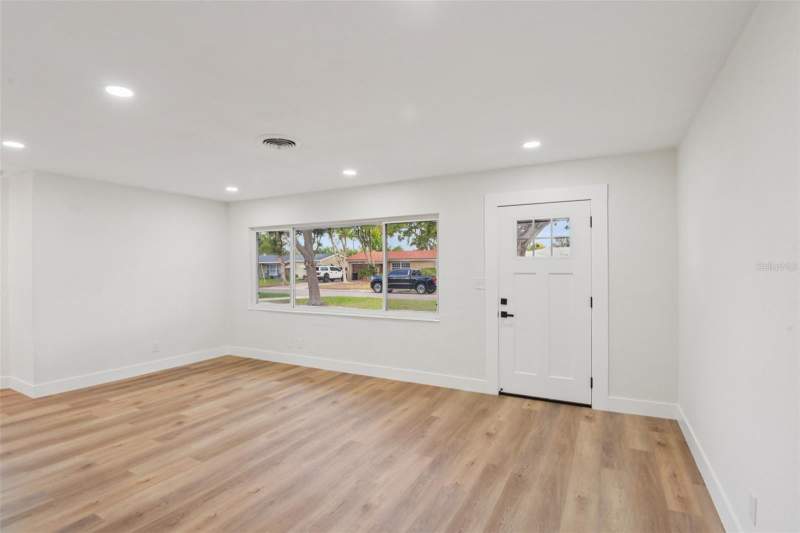 4 bedroom Single Family Residence at 920 43RD AVENUE, SNELL SHORES, ST PETERSBURG — photo 3