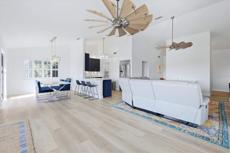 3 bedroom Single Family Residence at 1649 Manor Road, Pine Manor, Englewood — photo 5
