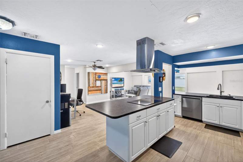 3 bedroom Single Family Residence at 4547 SE 11th Avenue, Cape Coral, Cape Coral — photo 3