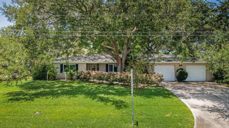 4 bedroom Single Family Residence at 1704 Cypress Avenue, Belleair Estates 4th Add, Belleair — photo 1