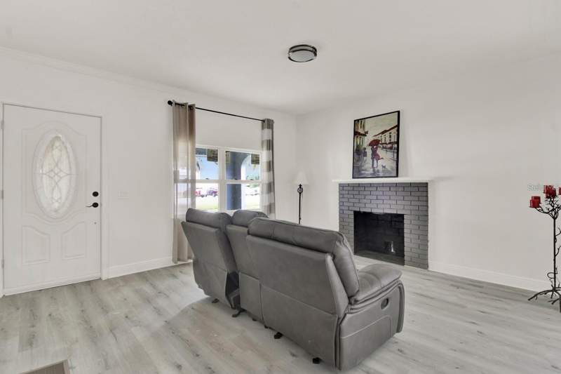 3 bedroom Single Family Residence at 500 N 13th Street, Sunshine Park, Leesburg — photo 4