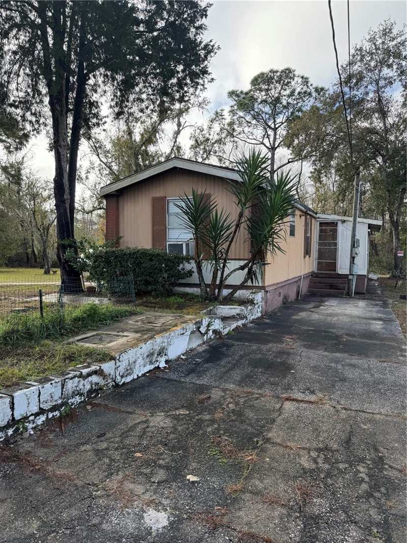 2 bedroom Manufactured Home at 12748 Via Plaza Way, Moon Lake Estates, New Port Richey — photo 1
