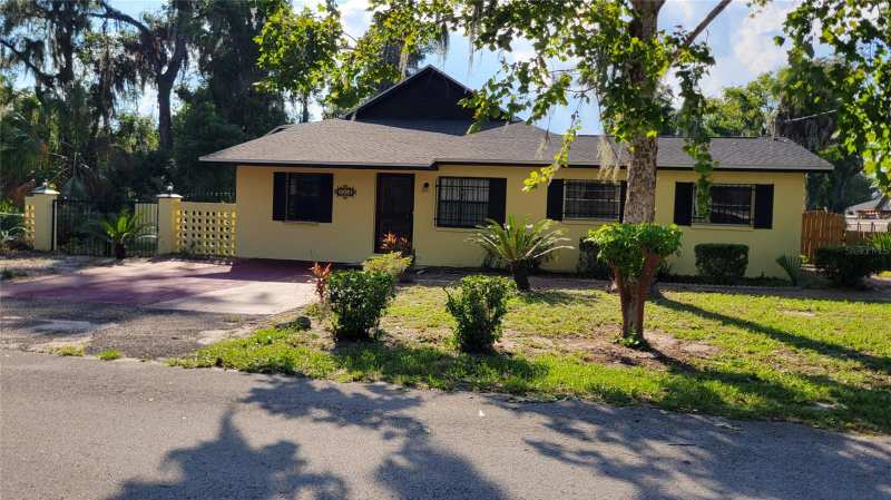 3 bedroom Single Family Residence at 1014 SE 10th Street, Goss 1st Add To Gv, Gainesville — photo 1