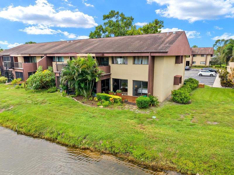 3 bedroom Condominium at 875 S Village Drive #101, Village Lake Condo, St Petersburg — photo 2