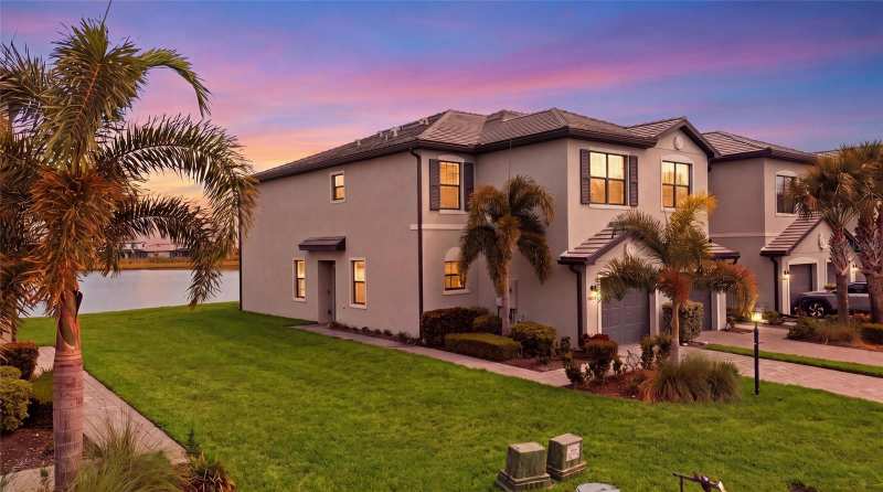 3 bedroom Townhouse at 15215 Sunny Day Drive, Lorraine Lakes Ph Iia, Bradenton — photo 1