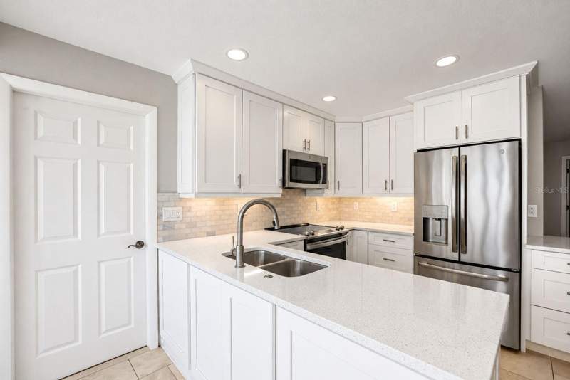 2 bedroom Villa at 913 Sutton Place, Highland Lakes, Palm Harbor — photo 3