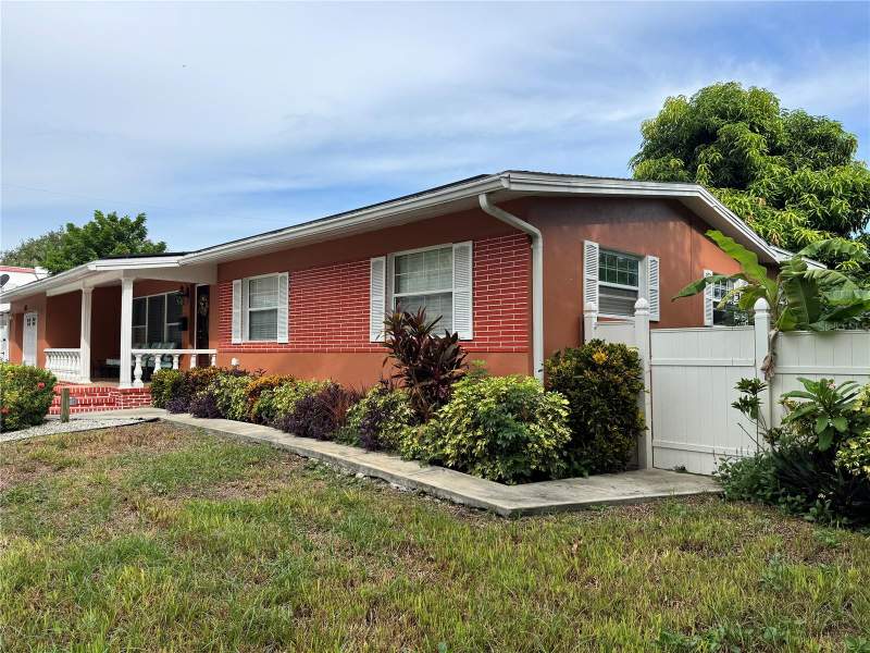 5 bedroom Single Family Residence at 401 46th Avenue, Bayou Bonita Sec D, St Petersburg — photo 3