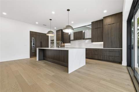 2517 N Riverside Dr, Tampa FL - photo 9 of 67