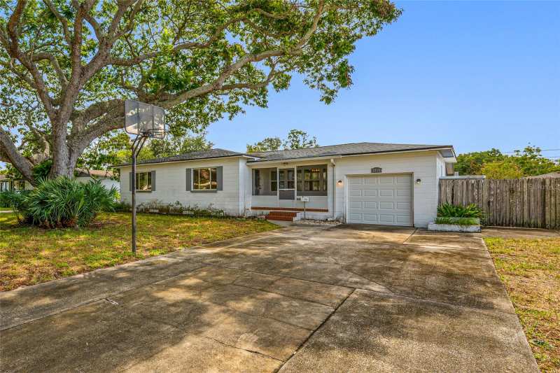2 bedroom Single Family Residence at 5918 4th Avenue, Sirmons Add To Lake Pasadena, St Petersburg — photo 1