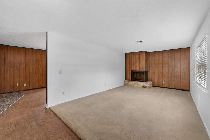 3 bedroom Single Family Residence at 820 Blackberry Lane, Burlington Heights, Brandon — photo 4