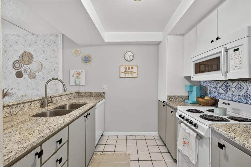 1 bedroom Condominium at 2614 Cove Cay Drive #405, Cove Cay 26-14 Village I, Clearwater — photo 3