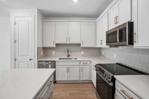 7556 Deer Valley Circle, Tampa FL - photo 12 of 30