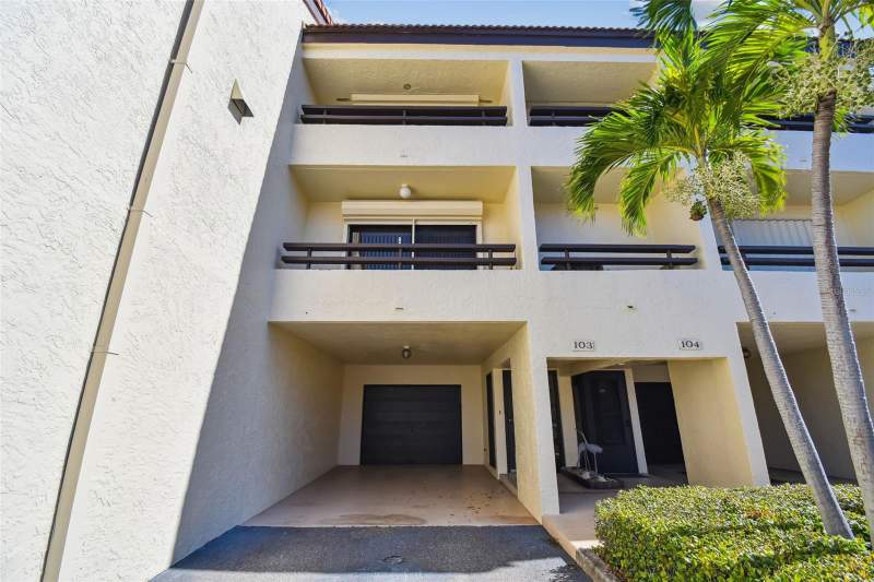 3 bedroom Condominium at 127 1ST STREET #103, VILLAGE AT TIERRA VERDE CONDO, TIERRA VERDE — photo 2