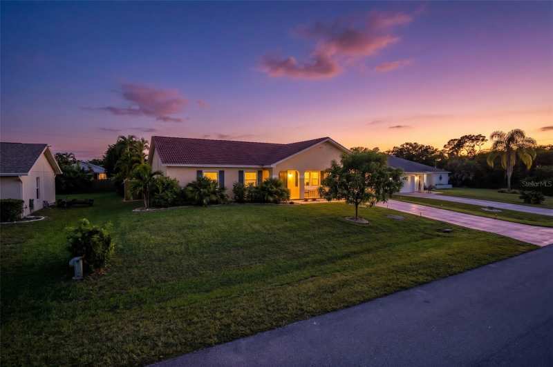 4 bedroom Single Family Residence at 9371 Heartwellville Avenue, Port Charlotte Sec 084, Englewood — photo 1