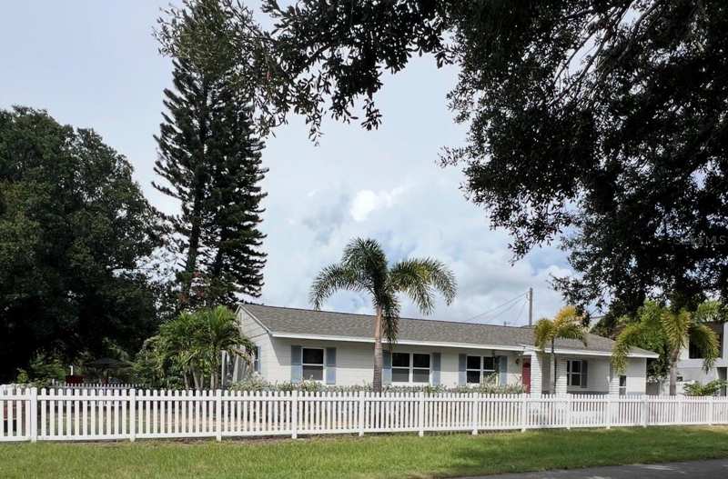 4 bedroom Single Family Residence at 1726 55th Street, Pasadena Gardens Gulfview Sec, Gulfport — photo 1