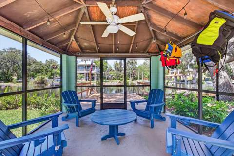 6086 Island Drive, Weeki Wachee FL - photo 9 of 68