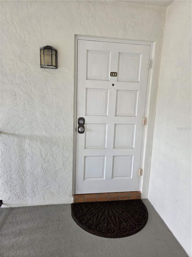 1 bedroom Condominium at 5800 Hollywood Boulevard #125, Baywood Colony Garden Apts, Sarasota — photo 3