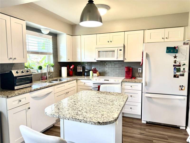 1 bedroom Condominium at 6997 Versailles #n/a, Vendome Village, Pinellas Park — photo 2