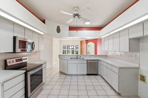 9240 Butler Boulevard, Weeki Wachee FL - photo 17 of 47